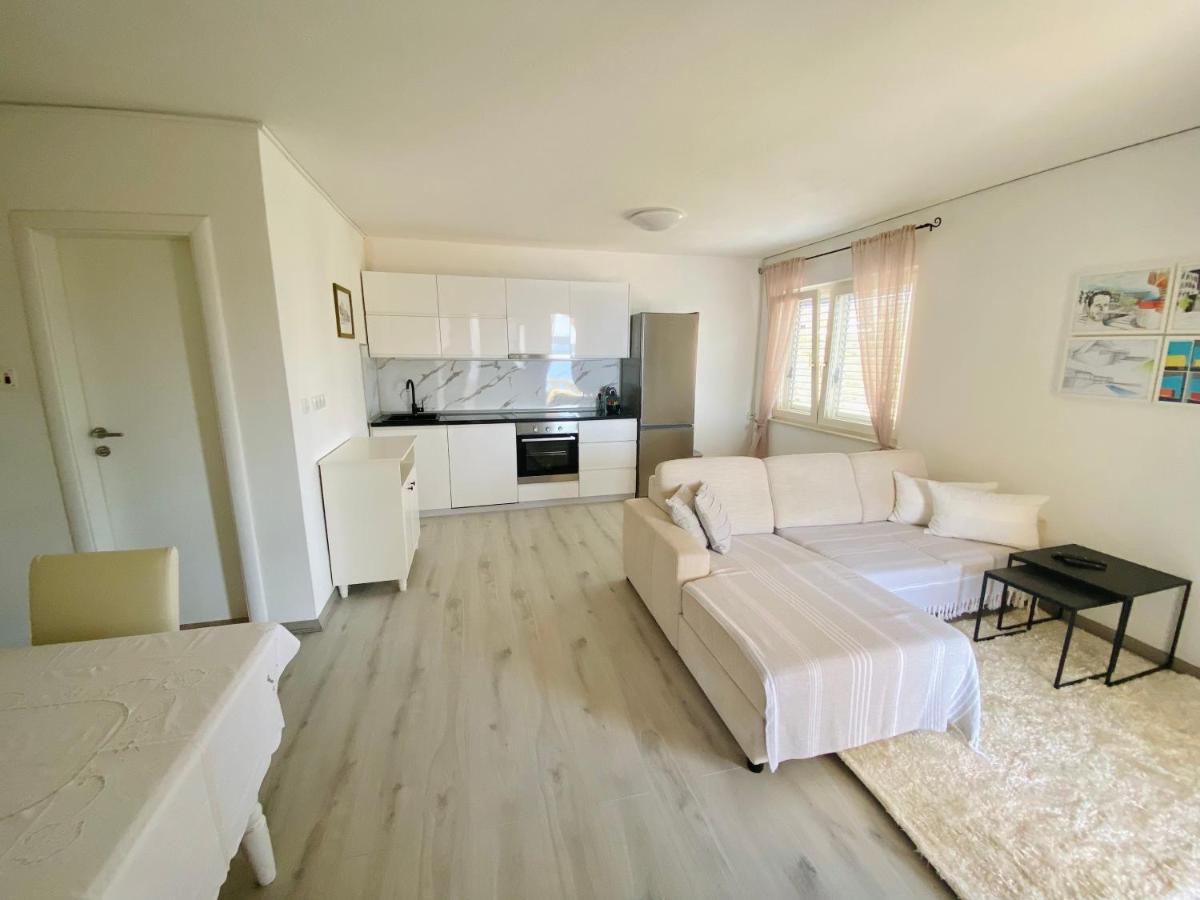 Apartments Jasmina Vinišće Zewnętrze zdjęcie