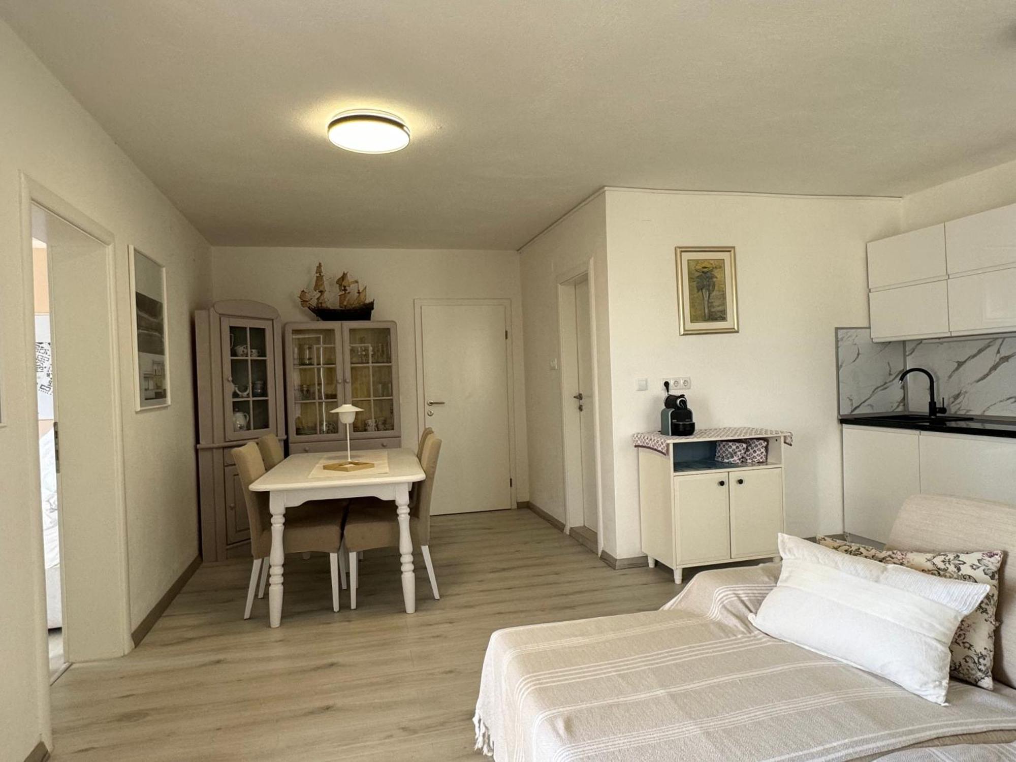 Apartments Jasmina Vinišće Zewnętrze zdjęcie