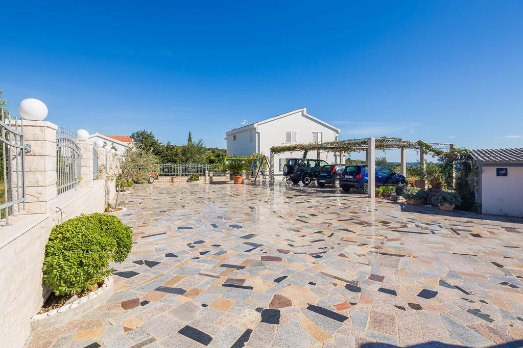 Apartments Jasmina Vinišće Zewnętrze zdjęcie